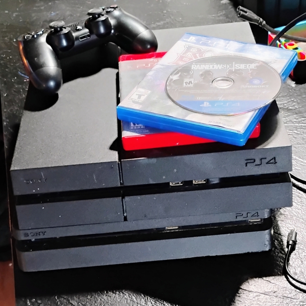 Sony PS4 & Sony PS4 Slim